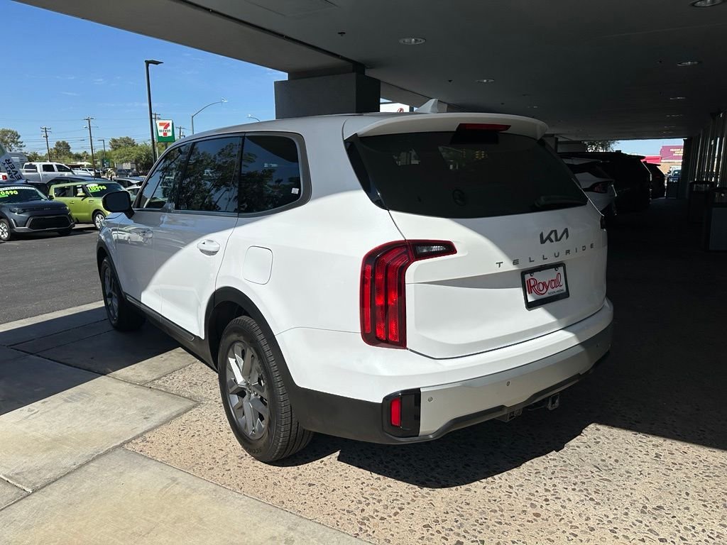 Used 2024 White Kia LX image 27