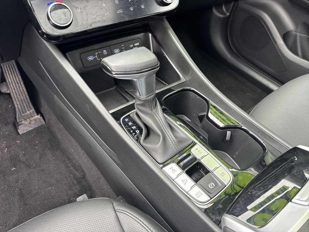 Used 2025 Silver Hyundai SEL Convenience image 32