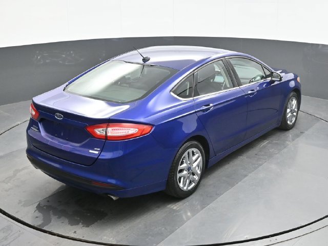Used 2016 Blue Ford SE image 17