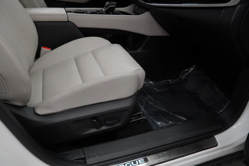Used 2023 Pearl White Trico Nissan SL image 42