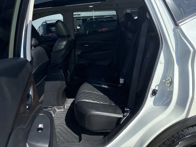 Used 2021 White Nissan Platinum image 10