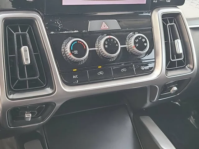 Used 2023 White Kia LX image 29