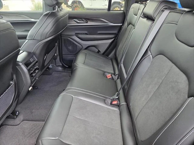 New 2026 Baltic Gray Metallic Clear-Coat Exterior Paint Jeep Altitude image 21