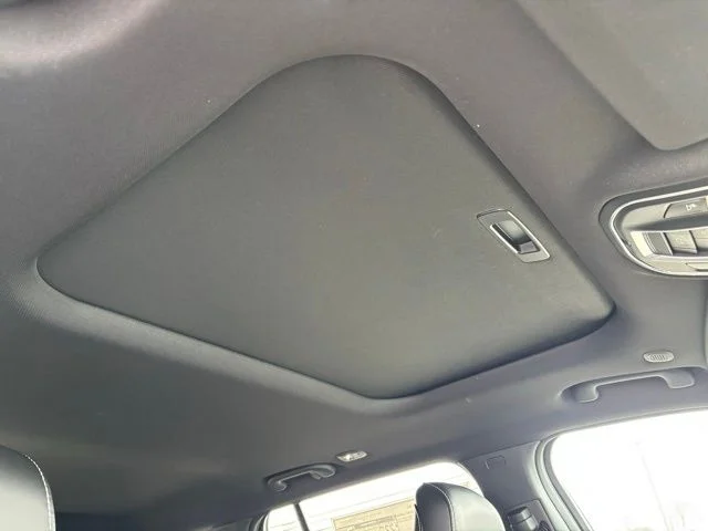 New 2025 Bright White Clear-Coat Exterior Paint Jeep Altitude X image 8