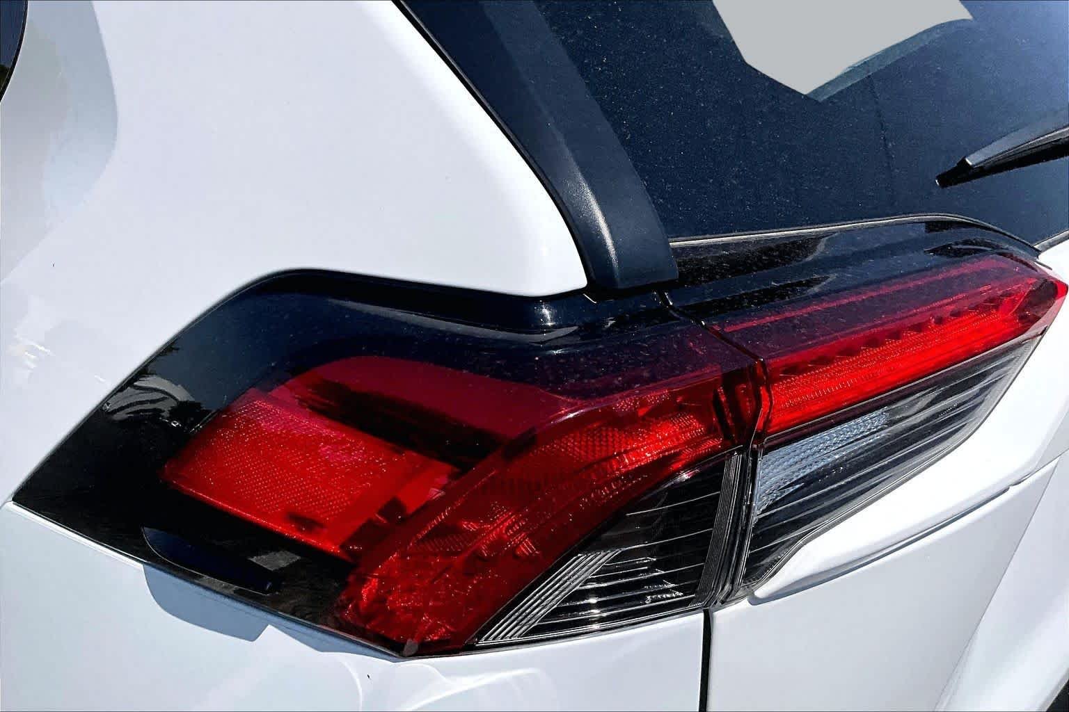 Used 2025 Ice Cap Toyota XLE image 25