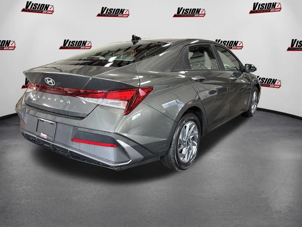 Used 2024 Gray Hyundai SEL image 5