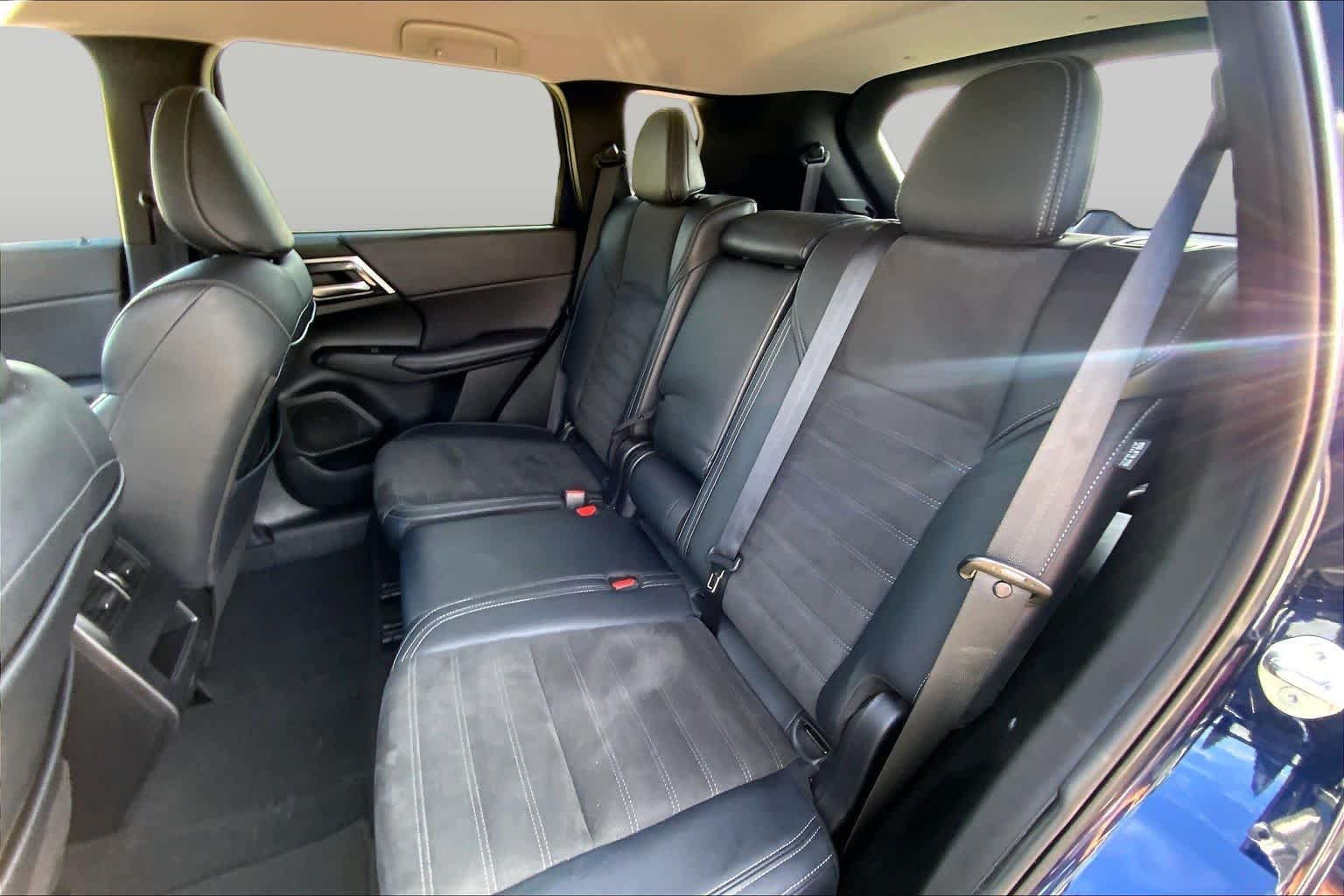 Used 2023 Cosmic Blue Metallic Mitsubishi SE image 20