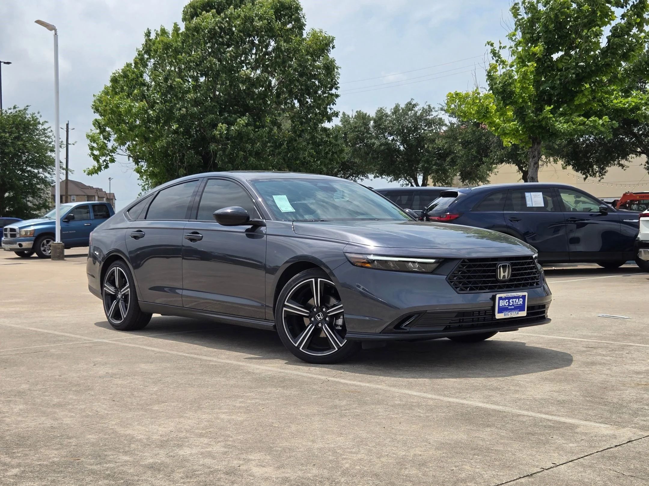 New 2026 Meteorite Gray Metallic Honda SE image 2