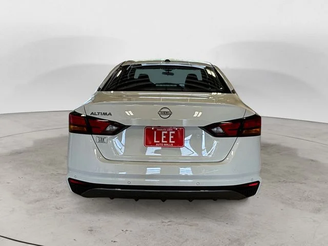 New 2026 White Nissan 2.5 SV image 5