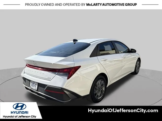 Used 2025 White Hyundai Blue image 7