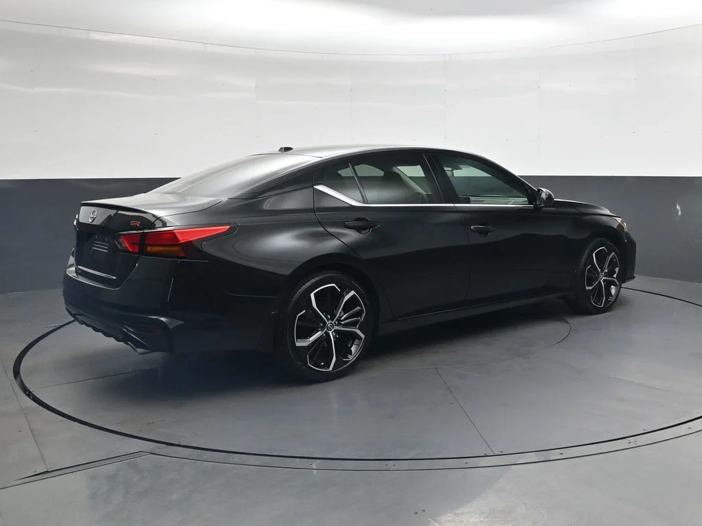 Used 2025 Black Nissan 2.5 SR image 5