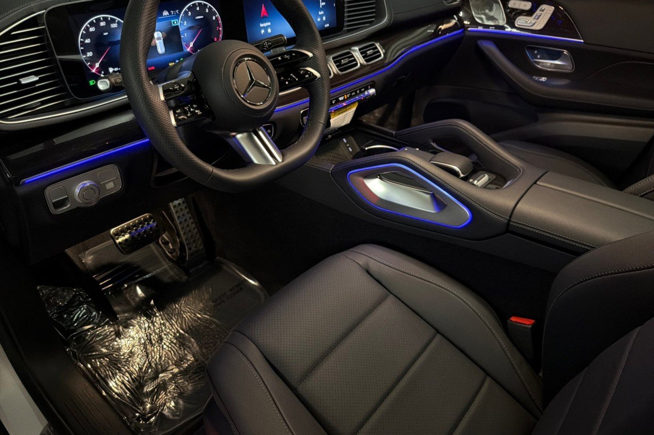 New 2026 Polar White Mercedes-Benz GLS 450 4MATIC® SUV image 9