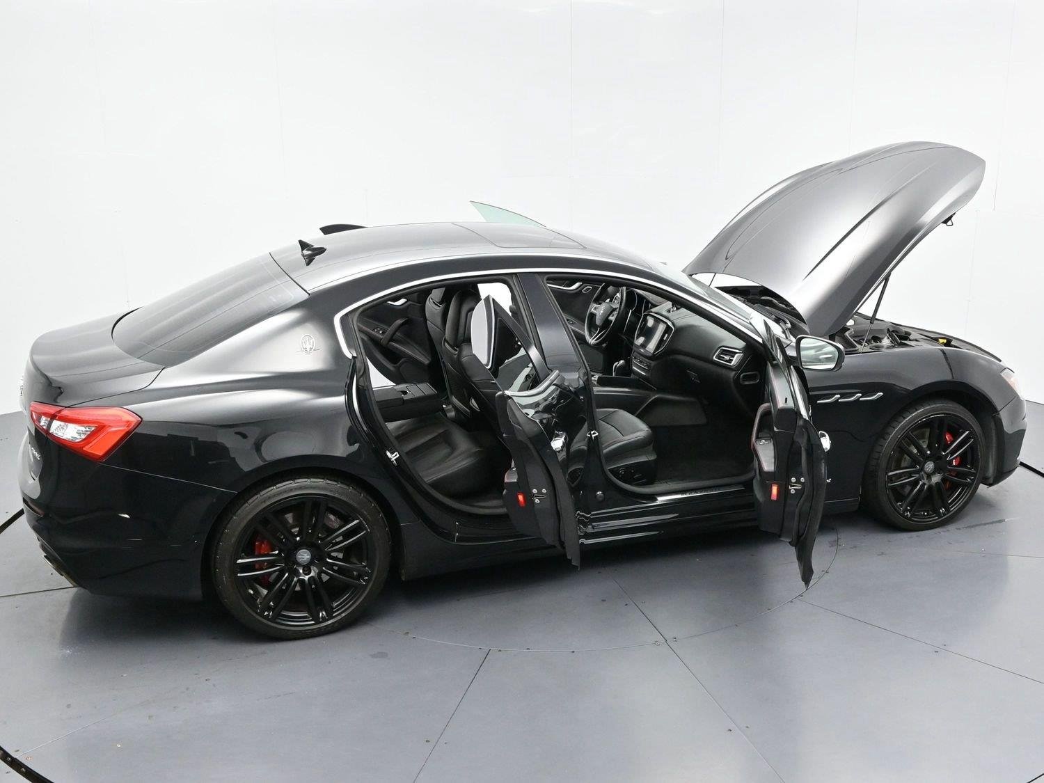 Used 2018 Nero Maserati S GranSport image 39