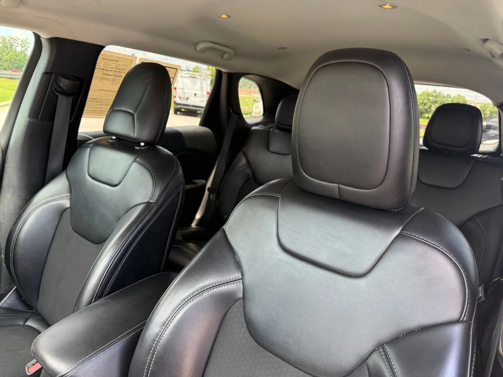 Used 2019 Silver Jeep Latitude Plus image 21