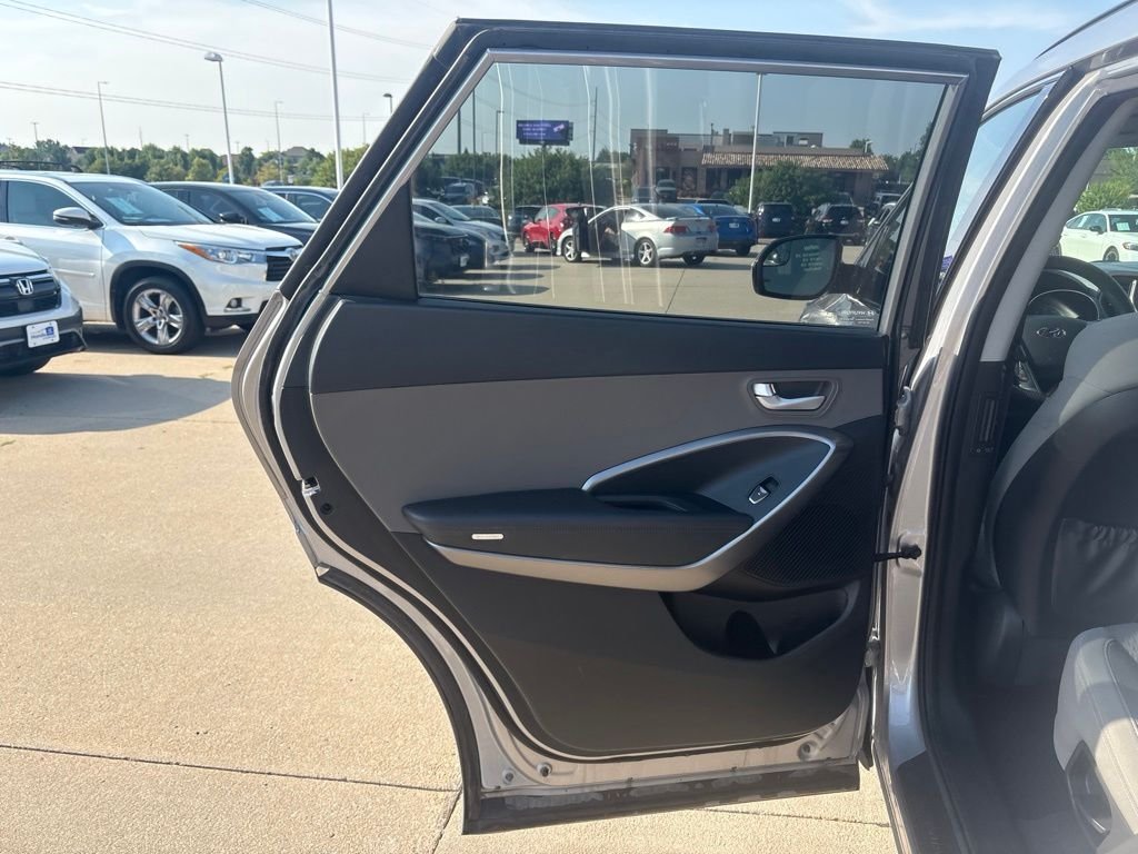 Used 2016 Iron Frost Hyundai SE image 32