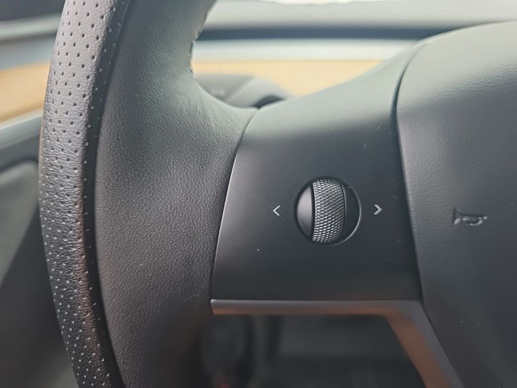 Used 2024  Tesla Long Range image 17