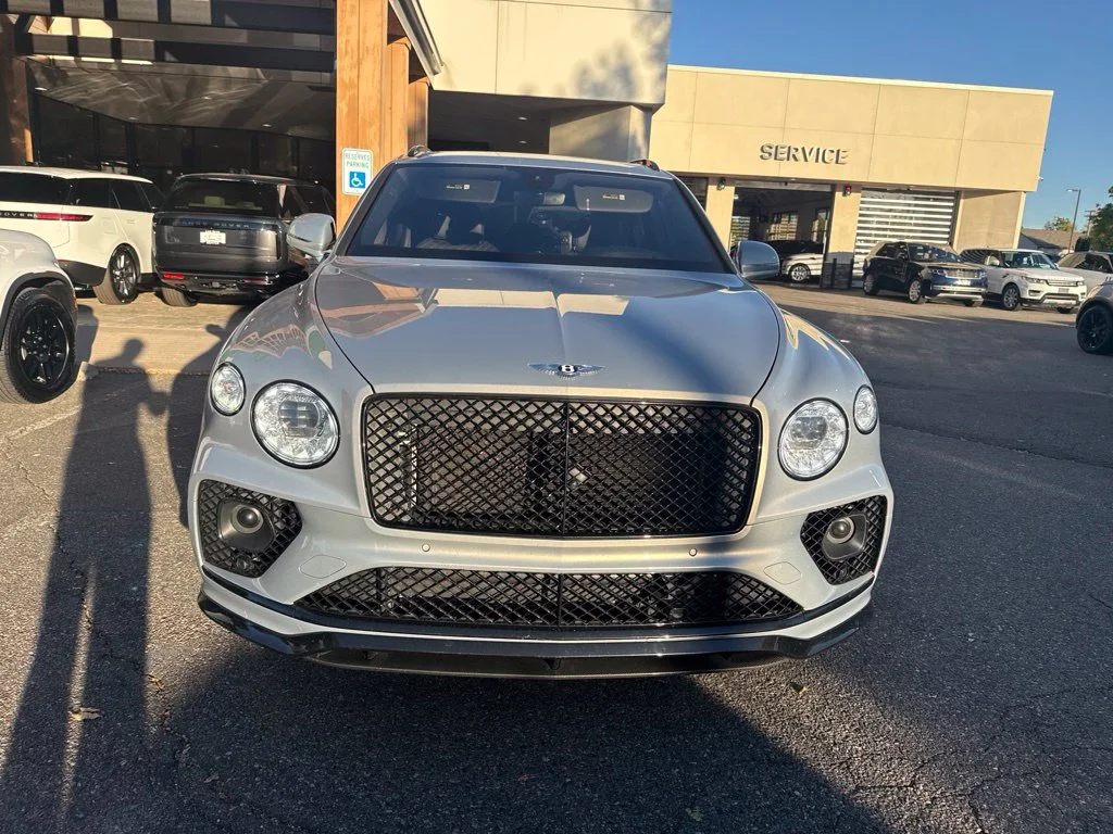 Used 2022 Black Bentley V8 image 3