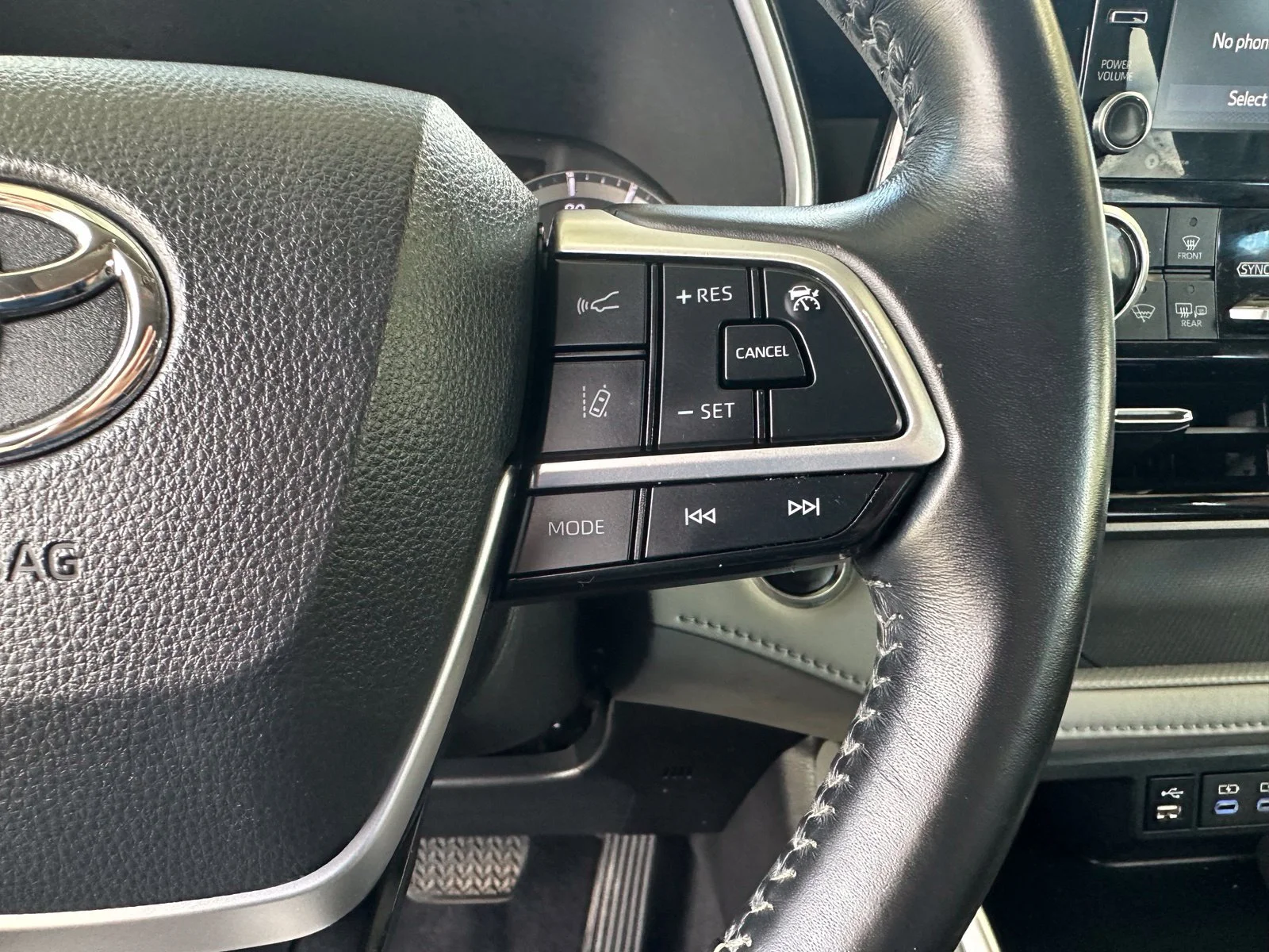 Used 2022  Toyota XLE image 19