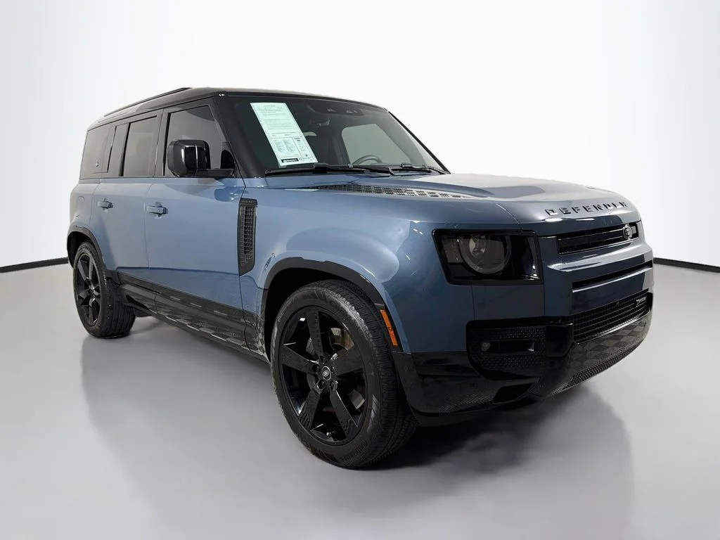 Used 2023 Blue Land Rover X-Dynamic SE image 3