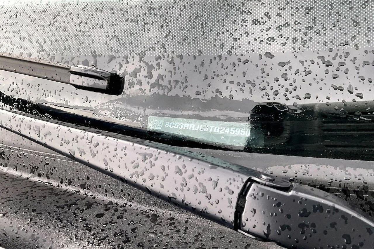 New 2026 Granite Crystal Metallic Clear-Coat Exterior Paint RAM Laramie image 34