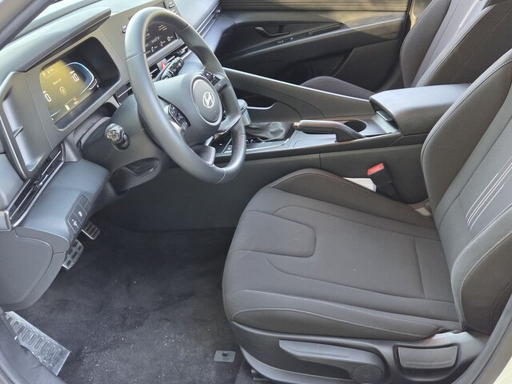 Used 2026 White Hyundai SEL Sport image 6