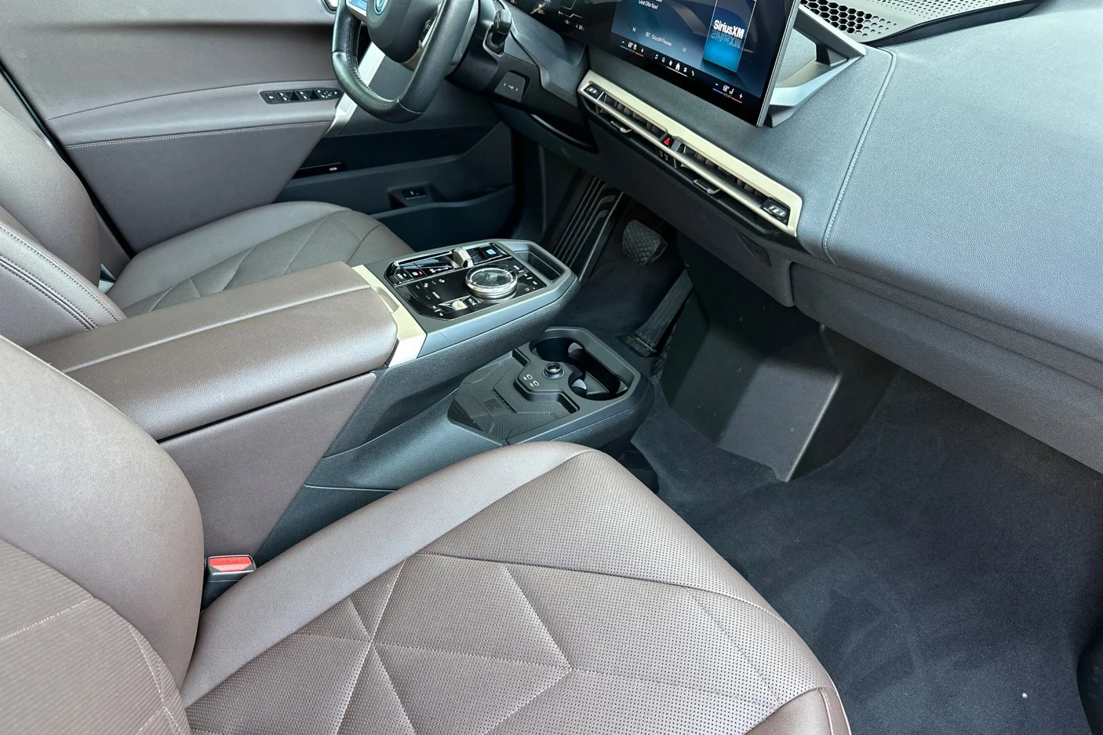 Used 2024 Blue Ridge Mountain Metallic BMW xDrive50 image 15
