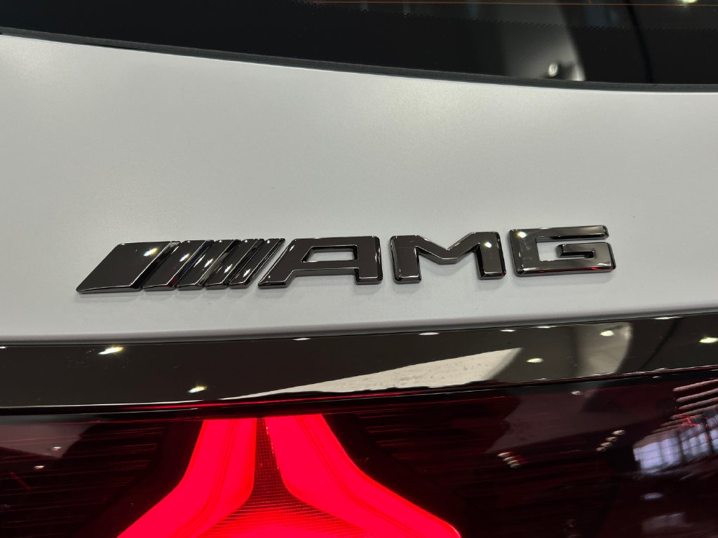 New 2027 MANUFAKTUR Moonlight White Magno Mercedes-Benz AMG® E 53 Hybrid Wagon image 27