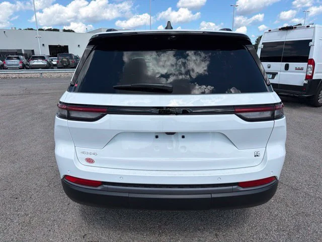 New 2026 White Jeep  image 4