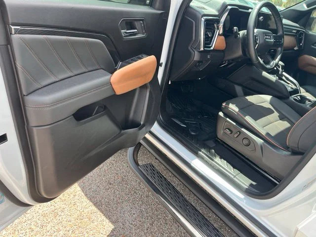 Used 2024 White GMC AT4 image 19