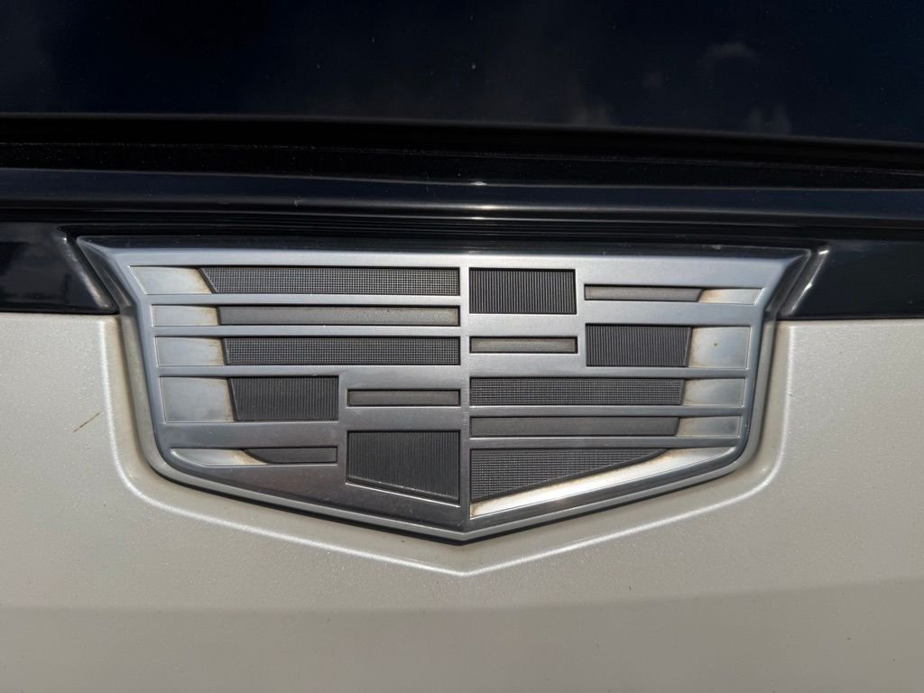 Used 2021 Crystal White Cadillac Sport image 9