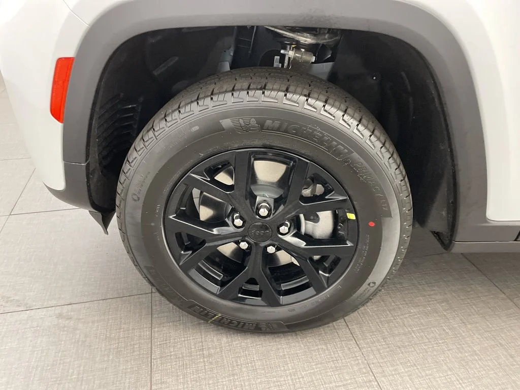 New 2026 White Jeep Altitude image 8