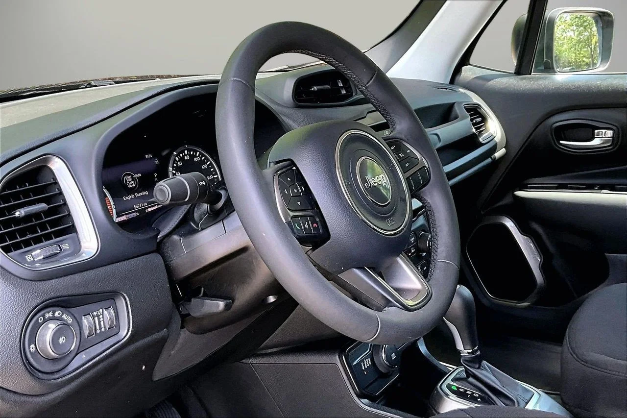 Used 2022 Black Jeep Latitude image 18