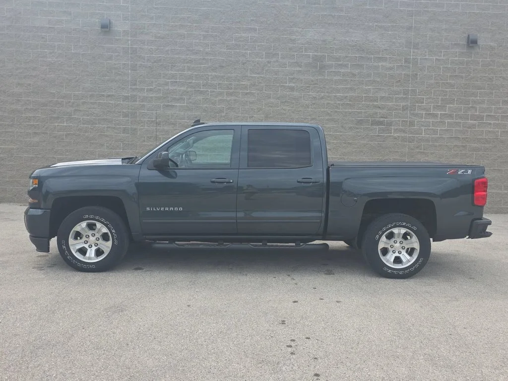 Used 2018 Gray Chevrolet LT image 10