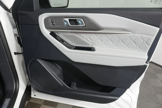 New 2026 Star White Metallic Tri-Coat Ford Platinum™ image 34