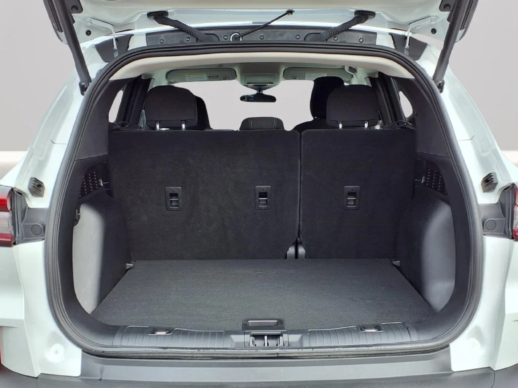 Used 2023 White Ford Active image 9