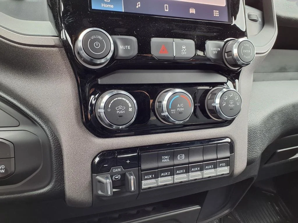 New 2026 Bright White Clear-Coat Exterior Paint RAM Tradesman image 9