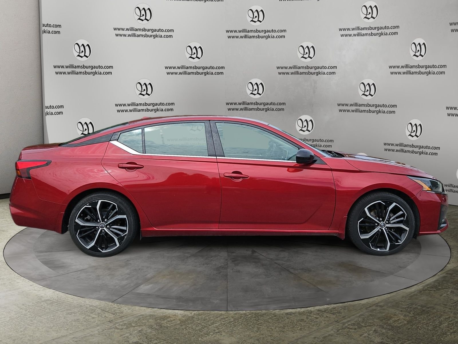 Used 2024 Red Nissan 2.5 SR image 6