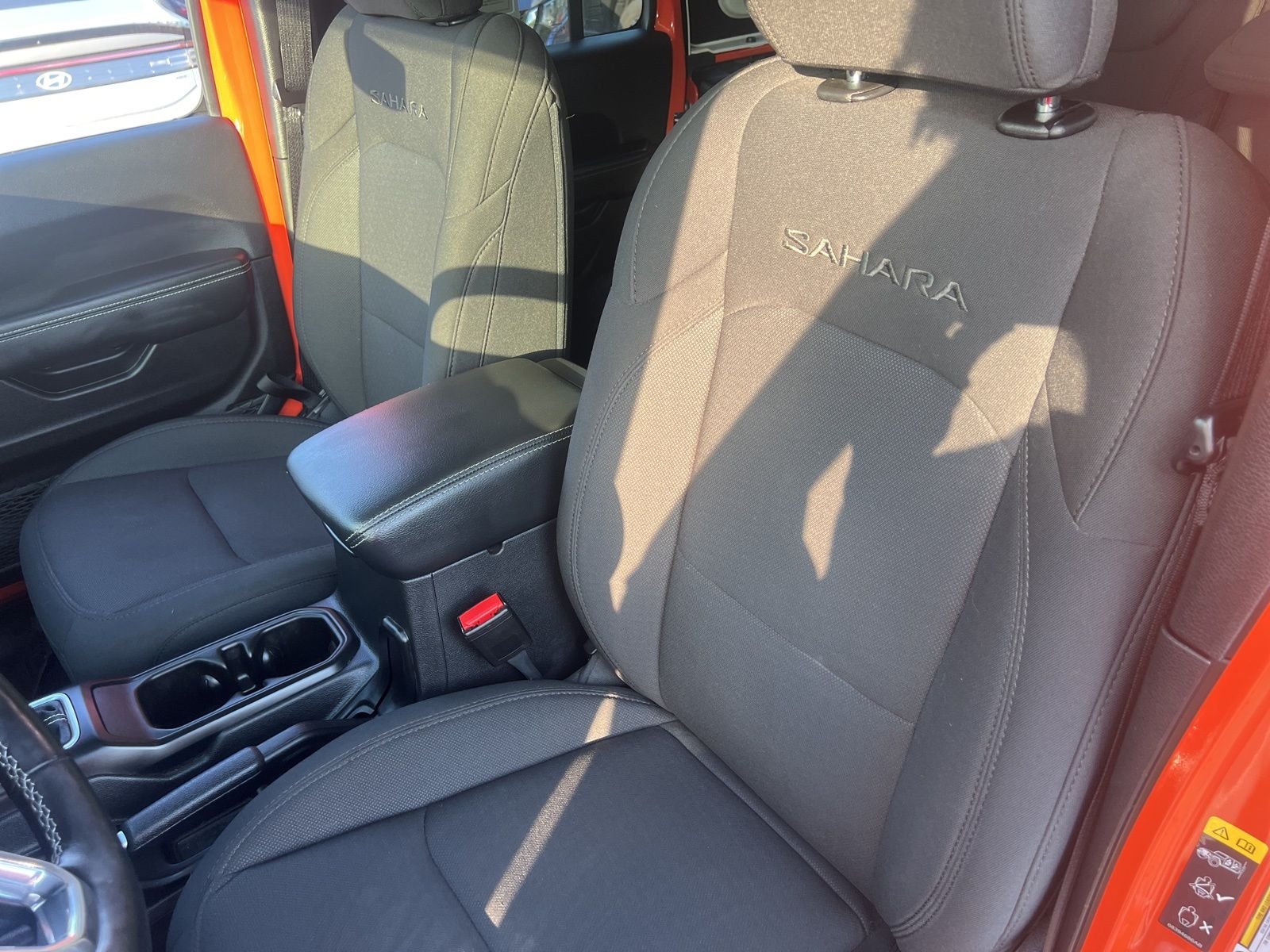 Used 2023  Jeep Sahara image 7