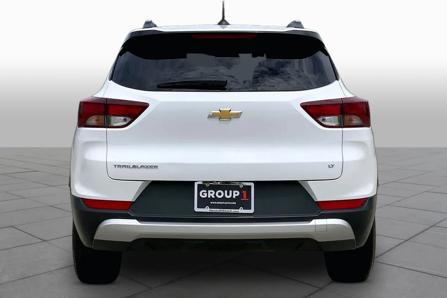 Used 2025 Summit White Chevrolet LT image 5