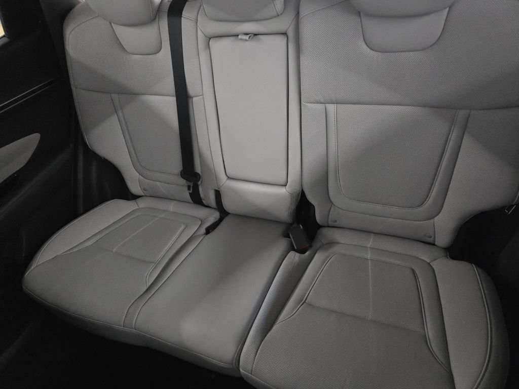 Used 2023 White Hyundai Limited image 19