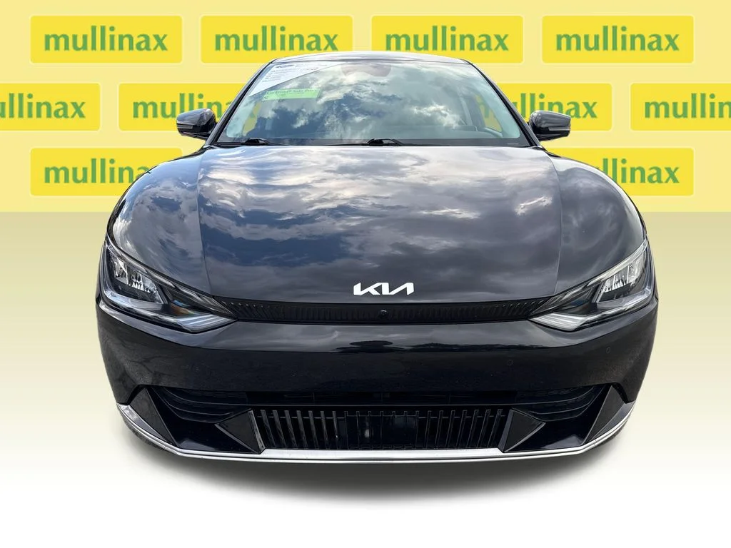 Certified Used 2023 Black Kia Wind image 11