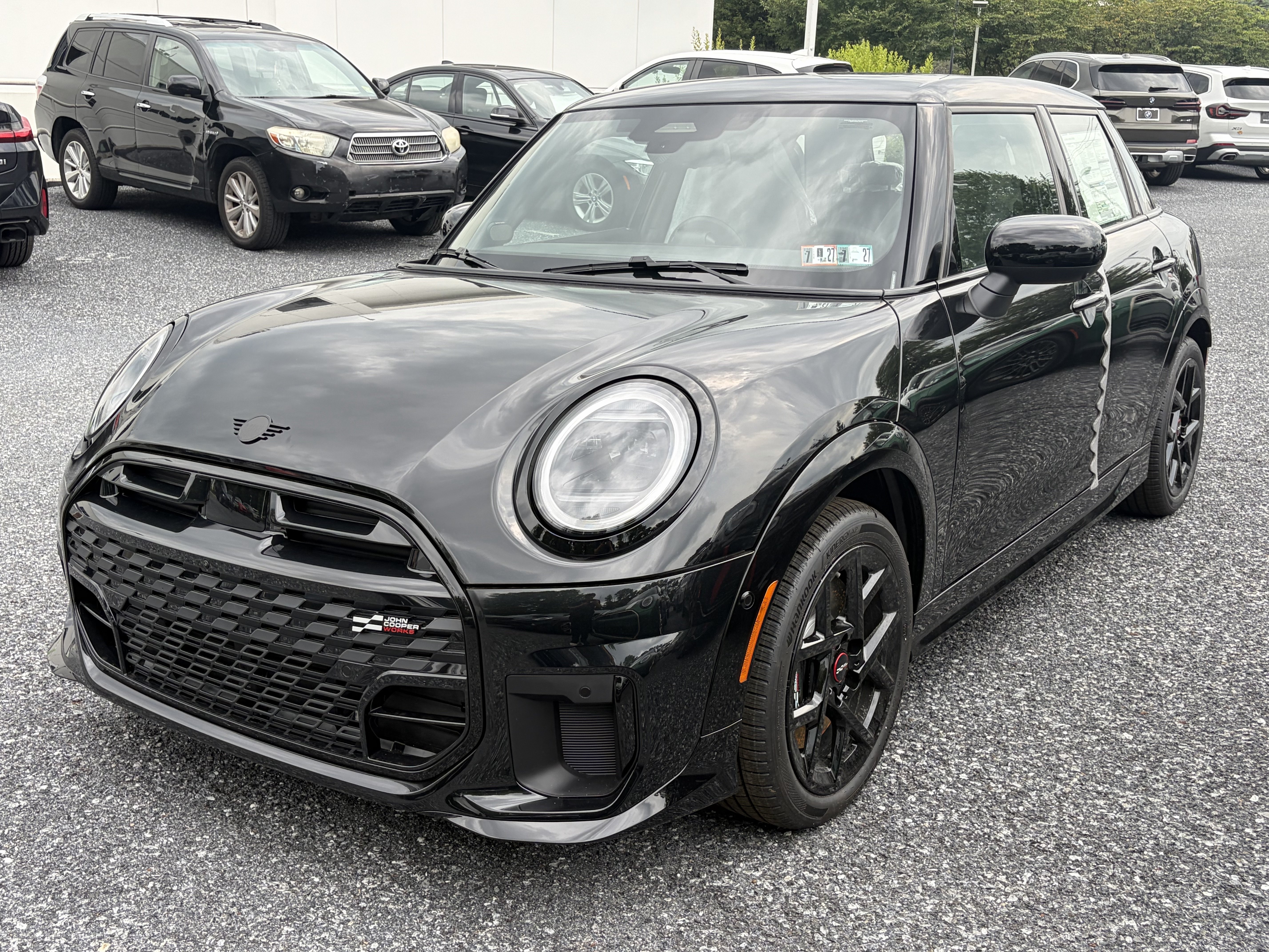 New 2026 Midnight Black II Metallic MINI Iconic image 1