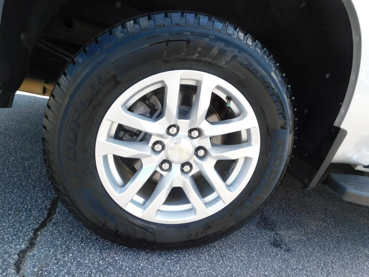Used 2020 Silver Chevrolet 4WD CREW CAB 147 in LT image 11