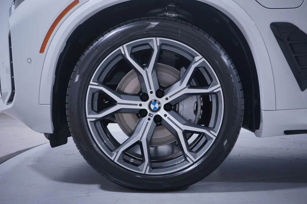 Used 2026 Alpine White BMW xDrive50e image 2
