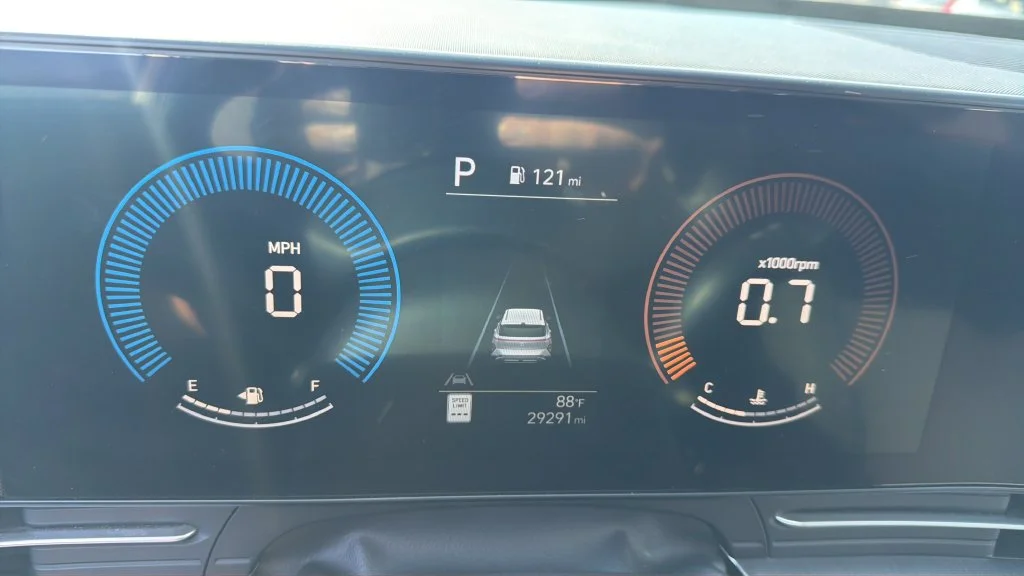 Used 2025 White Hyundai SEL image 11