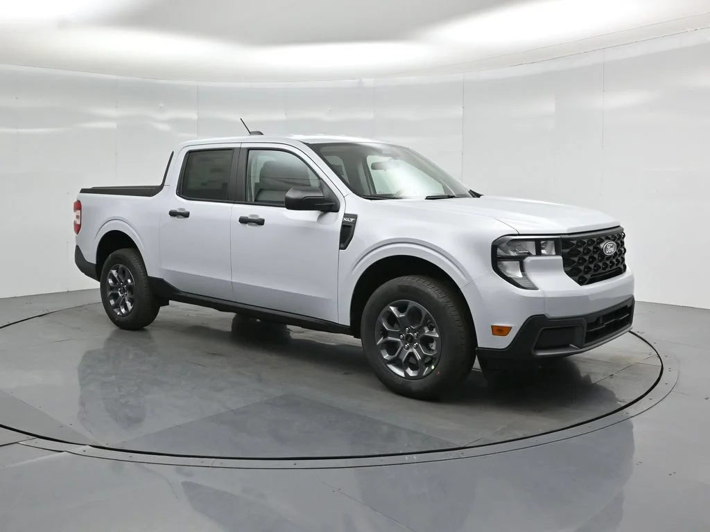 New 2026 Space White Metallic Ford XLT image 18