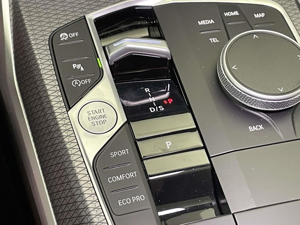 2025 BMW 3 Series 330i - Photo 28