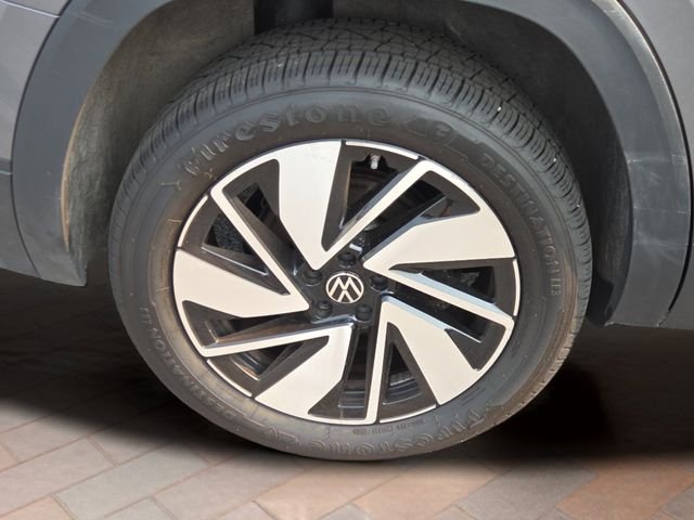 Used 2025 Pure White Volkswagen 2.0T SE w/Technology image 4