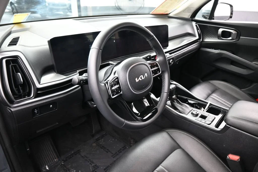 Used 2025 Silver Kia S image 10