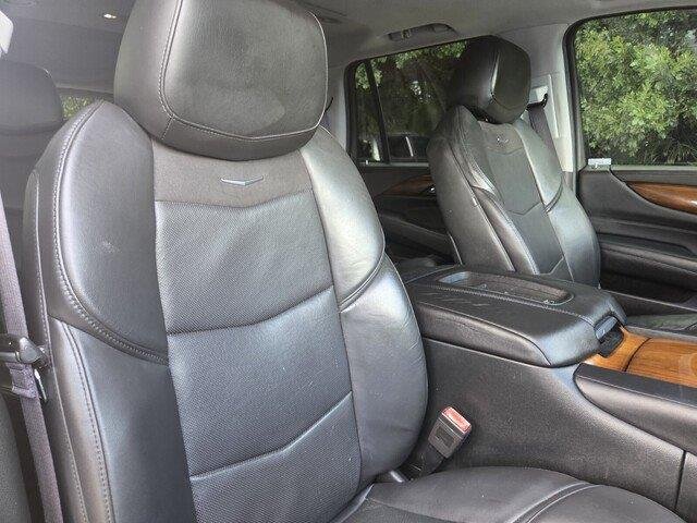 Used 2017 Dark Adriatic Blue Metallic Cadillac Luxury image 31